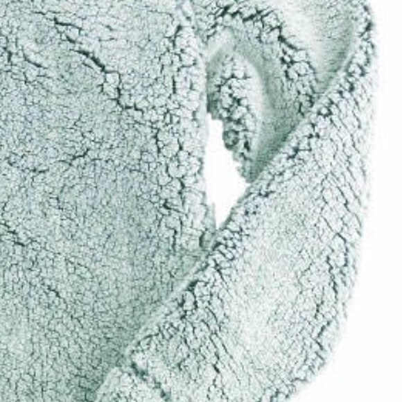 New Sherpa Pullover ✨ SOLD - Picture 3 of 3